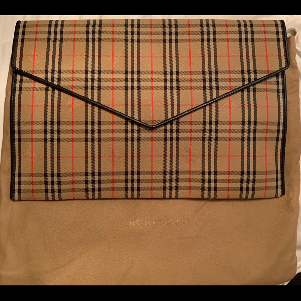 Burberry clutch